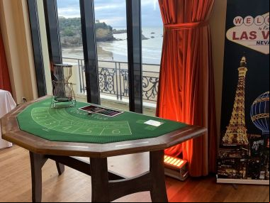restaurant-avec-traiteur-animation-casino-chuck-luck-decoration