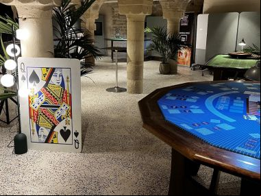 animation-casino-ultimate-poker-salle-jeux-roulette.