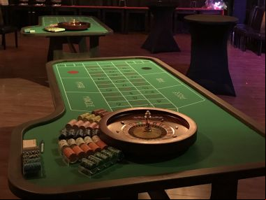 Tables-roulette-location-professionelle-Chartres-cocktail-anniversaire-entreprise-ambiance-casino-factice.